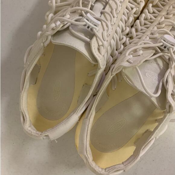 KEEN Men’s Size 11.5 UNEEK Classic Two Cord Sandals, Star White - Picture 7 of 10